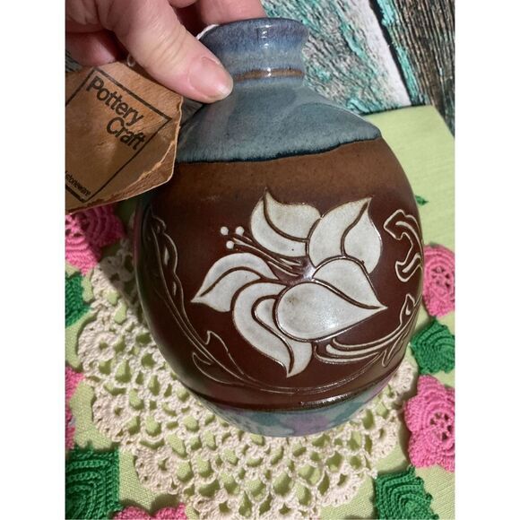 NOS Vintage Pottery Craft Vase Flower Front Beautiful 6.5” 🌿🌸 - Picture 9 of 12